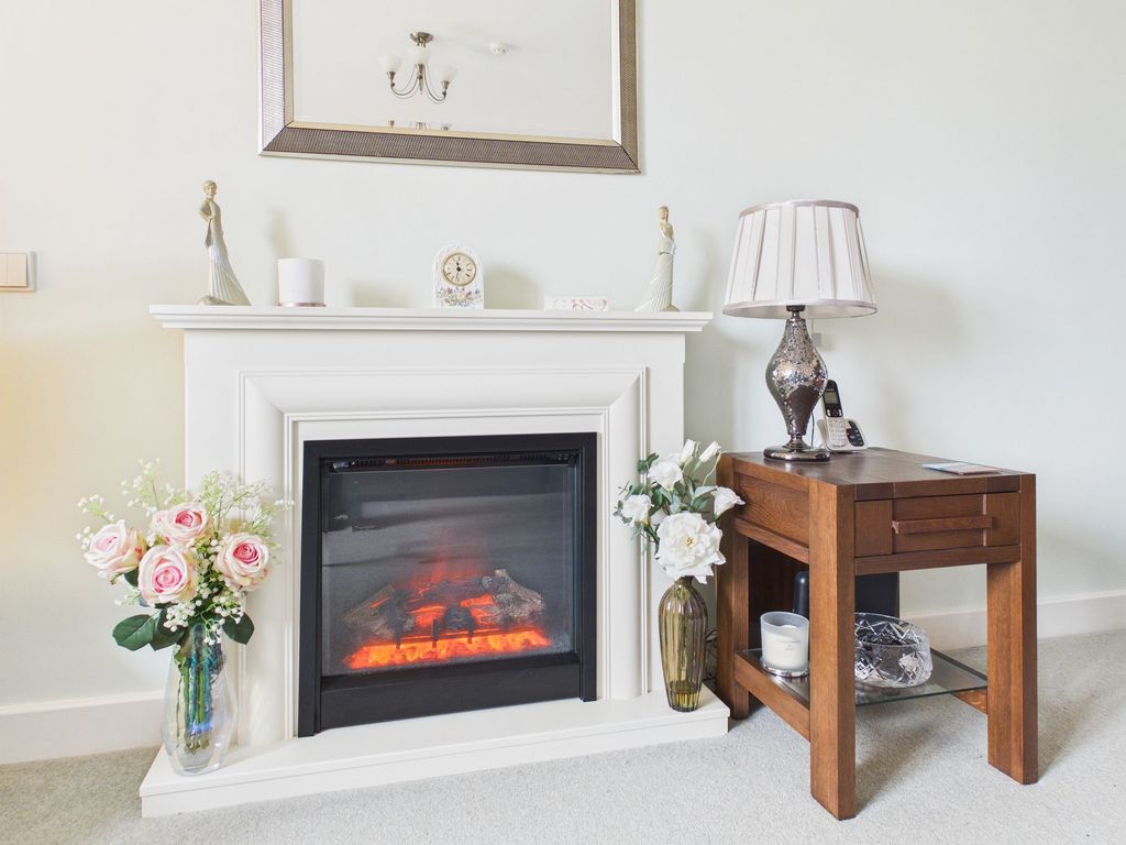 Property photo 3 of 12 Lounge