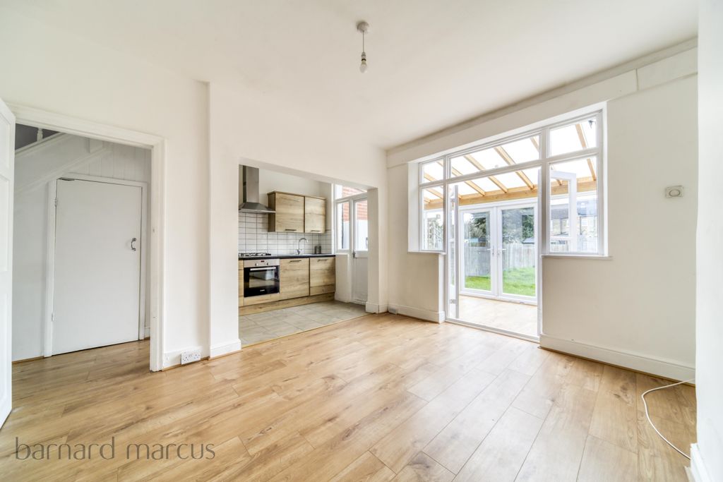 Property photo 3 of 10 Dining Room