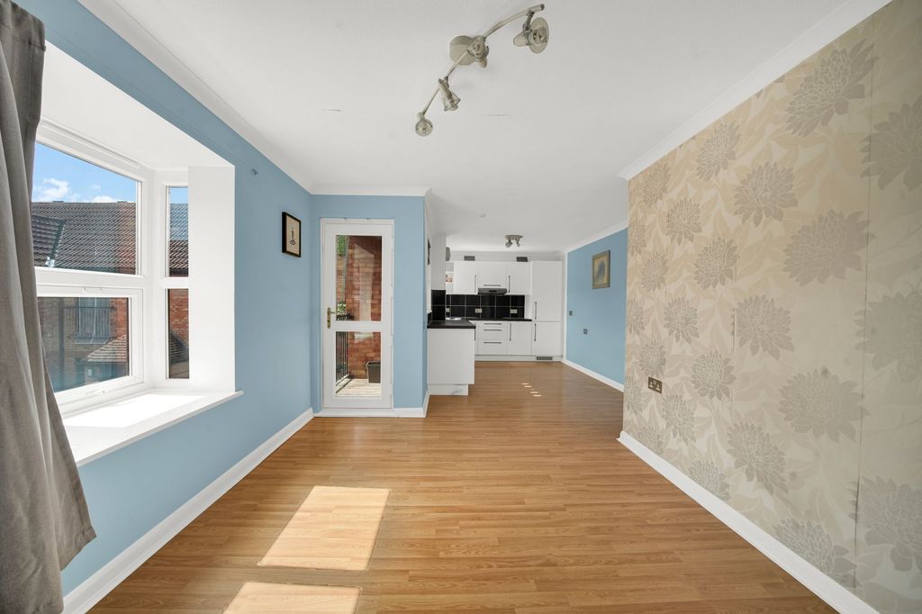 Property photo 3 of 18