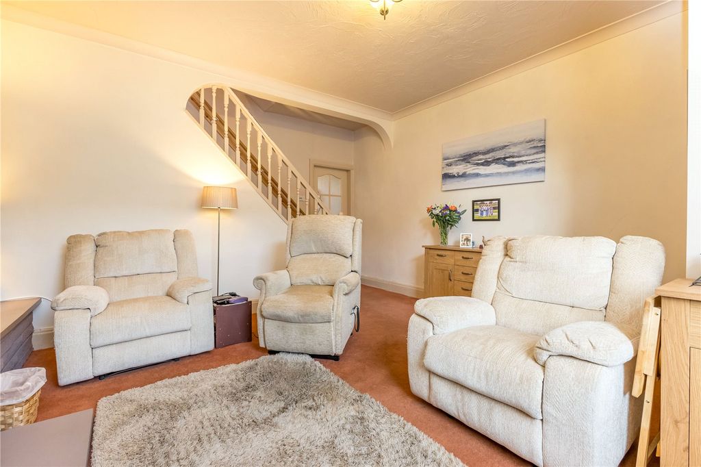 Property photo 2 of 14 Lounge