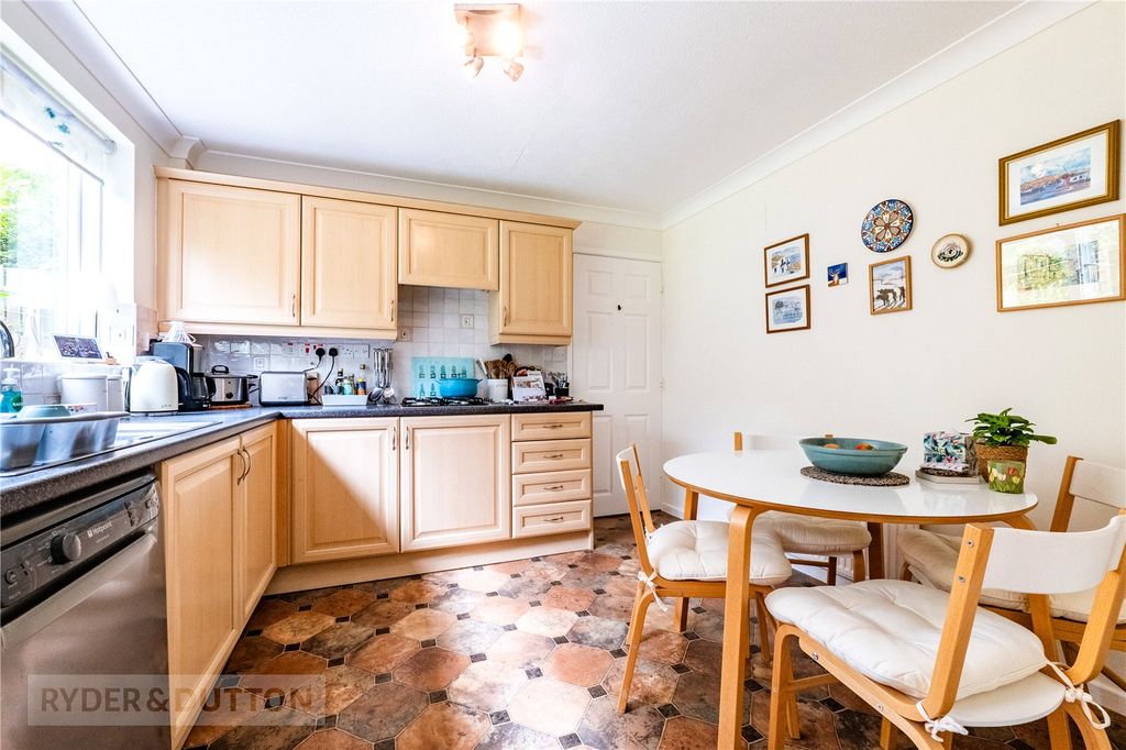 Property photo 3 of 34 Kitchen/Diner