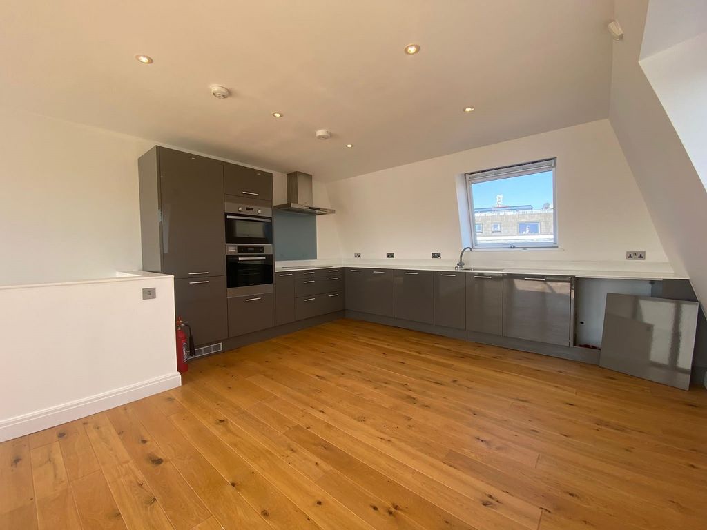 Property photo 2 of 8 Kitchen