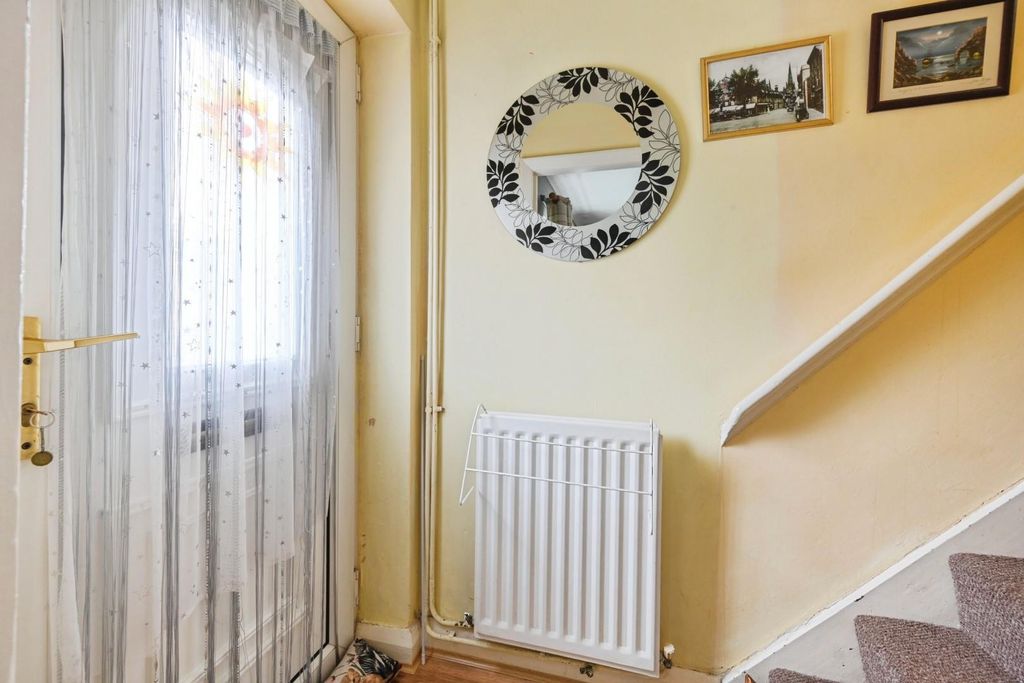 Property photo 2 of 20 50Dovehousefields-6.Jpg