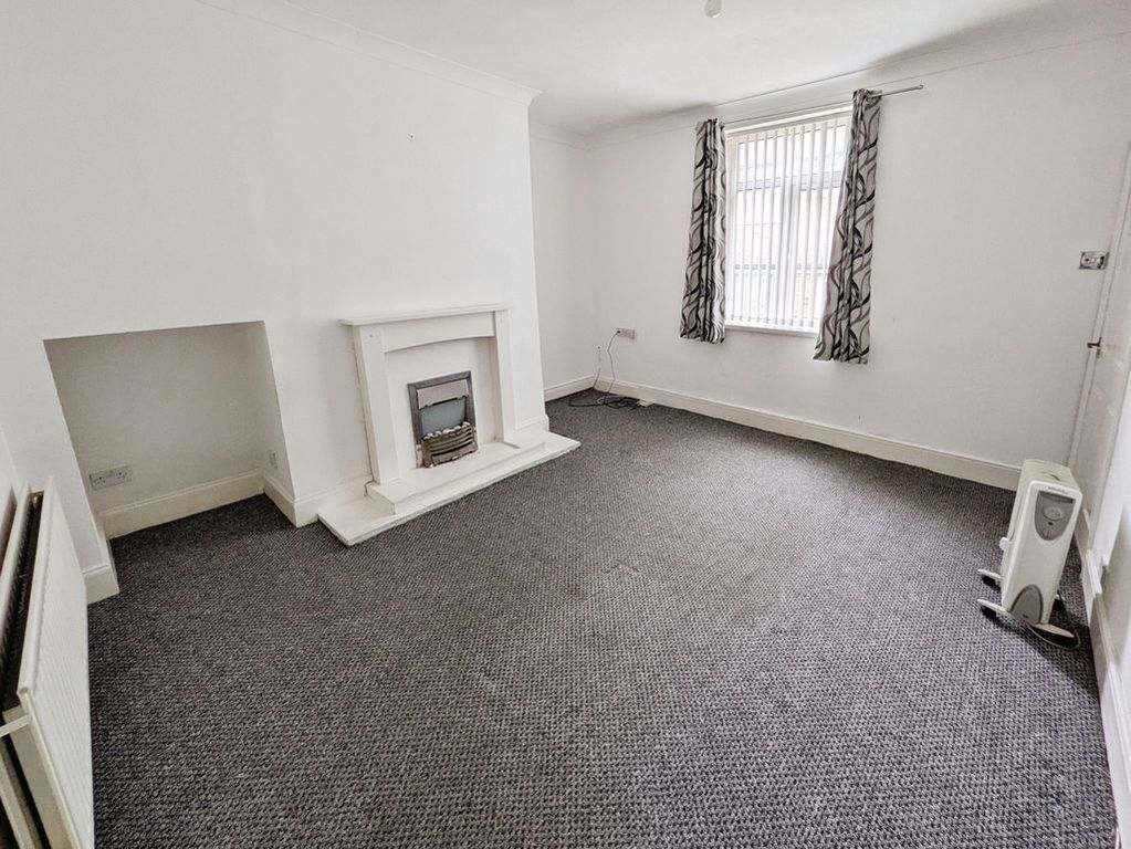 Property photo 2 of 11 Living Room