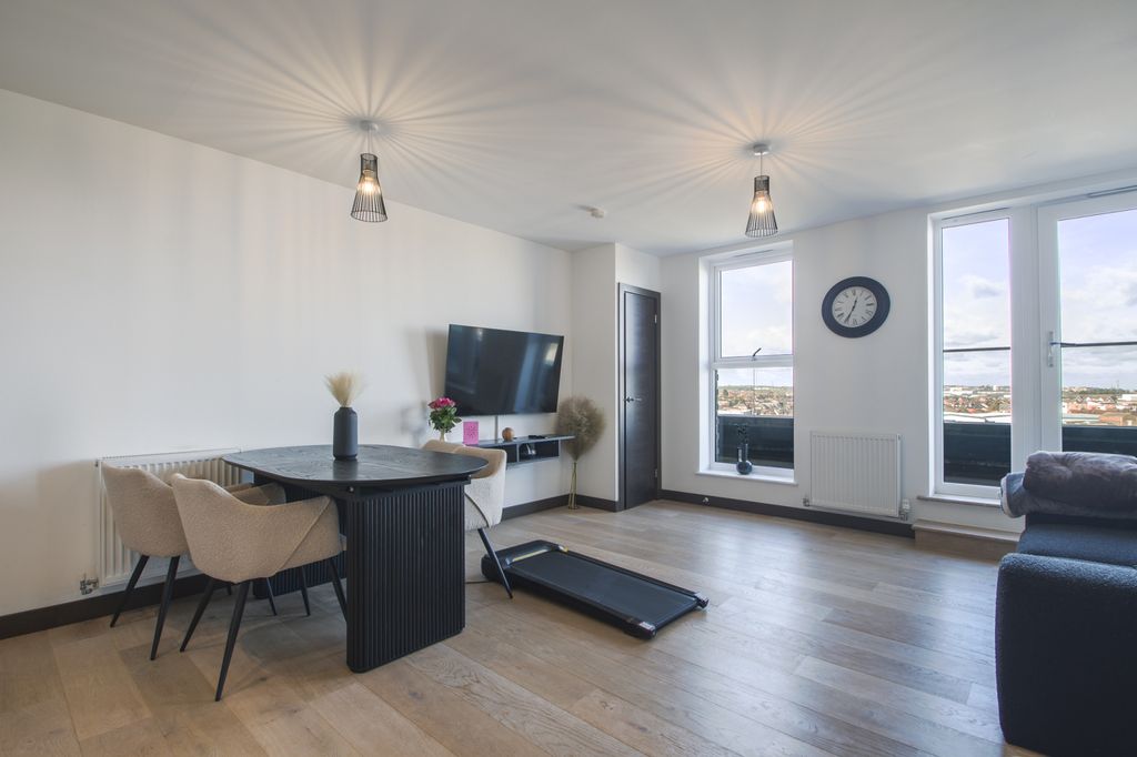 Property photo 2 of 8 Gallery