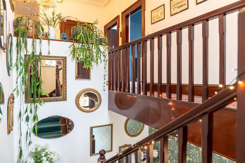 Additional image 17 of 4 bed flat for saleGlasgow Road, Perth PH2