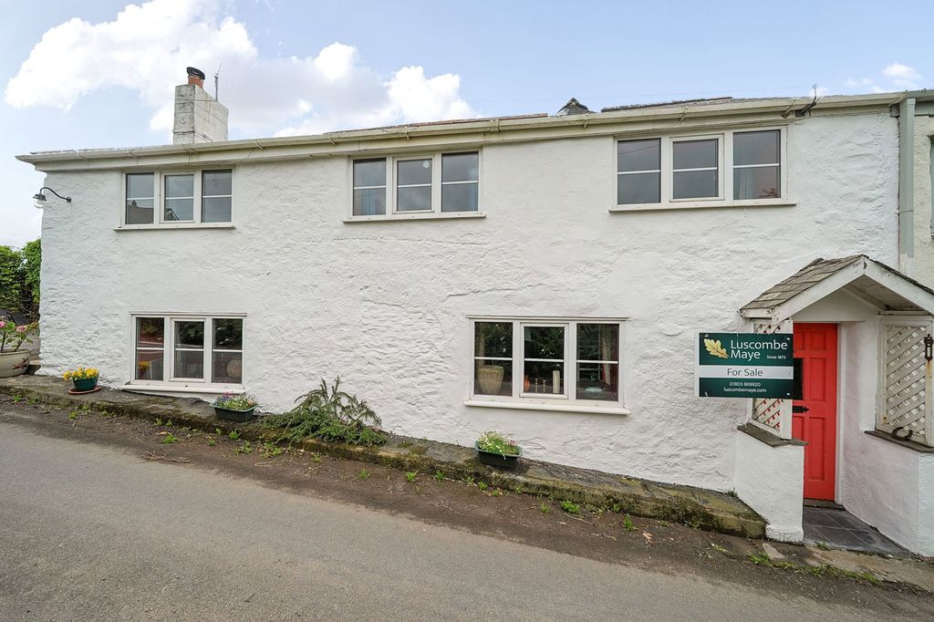 Property photo 2 of 18