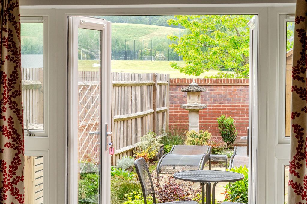 Property photo 3 of 11 Garden