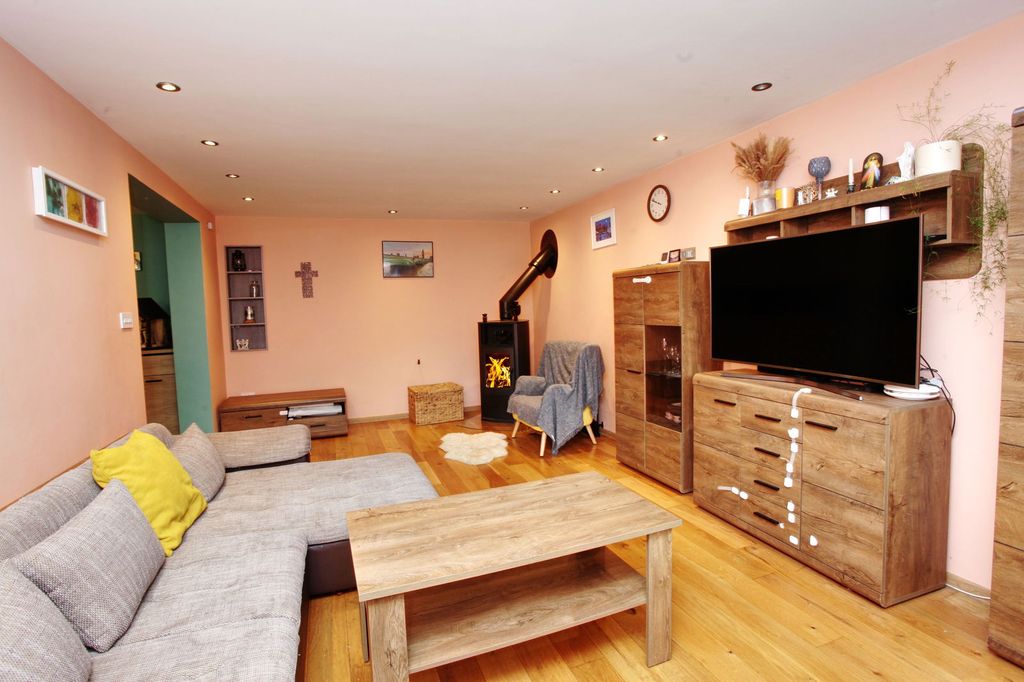 Property photo 1 of 44