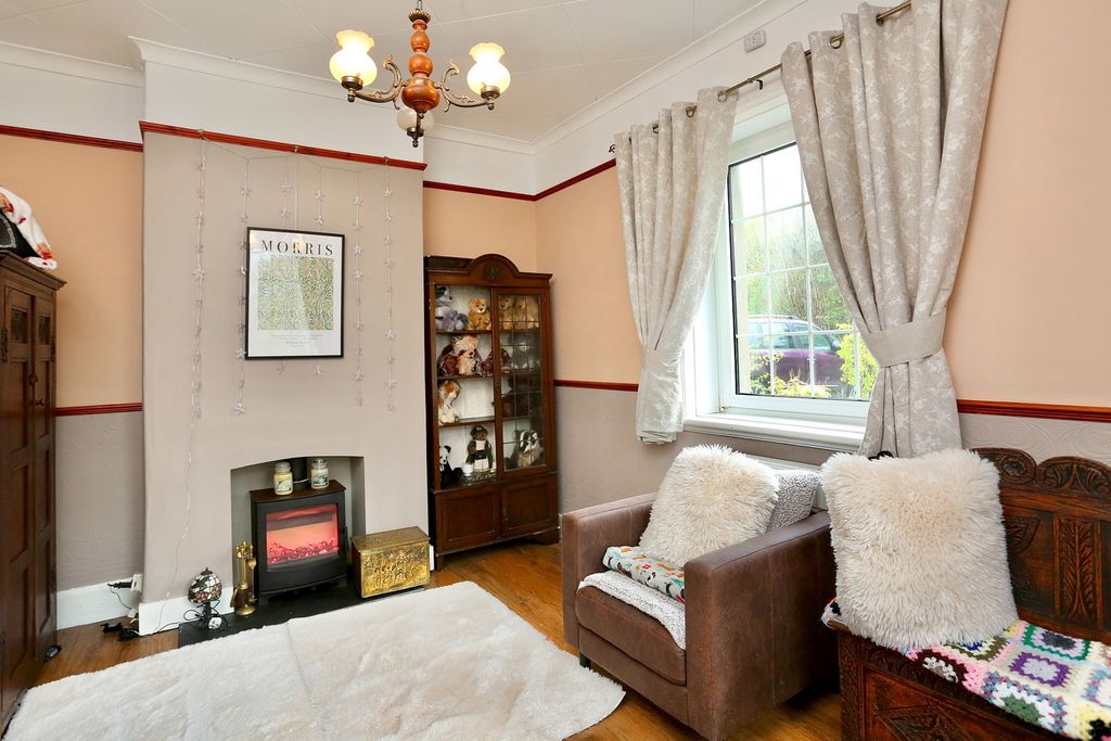 Property photo 3 of 25