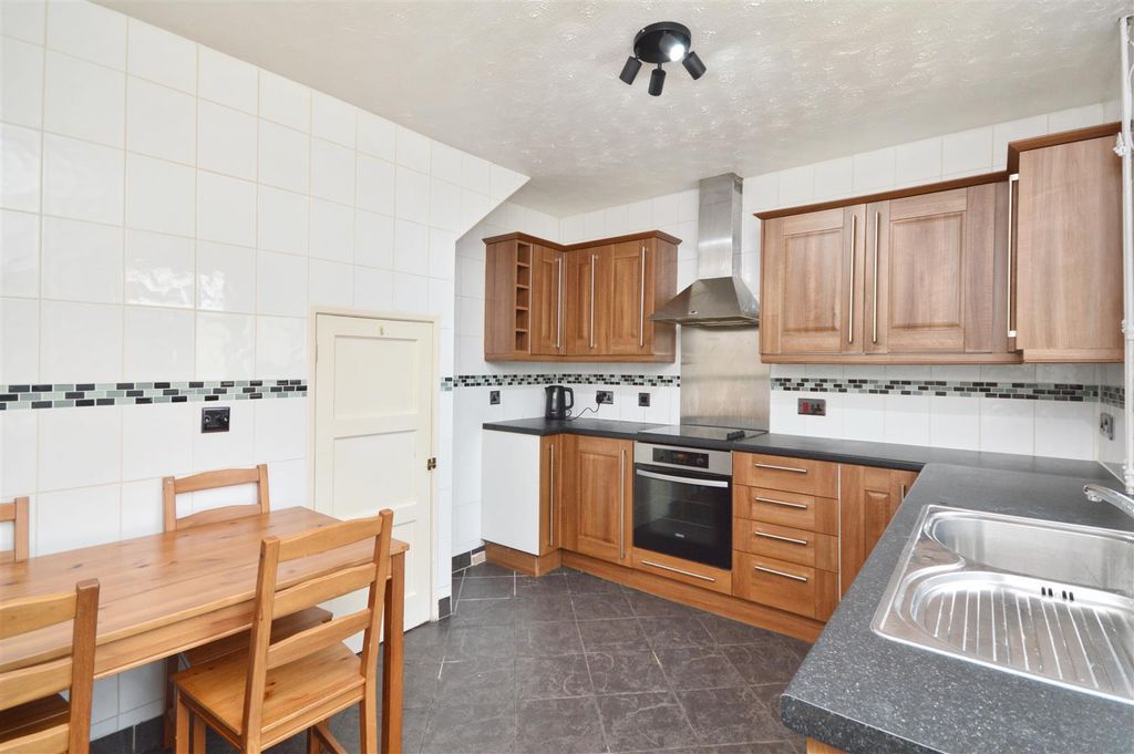 Property photo 3 of 12 Kitchen / Diner