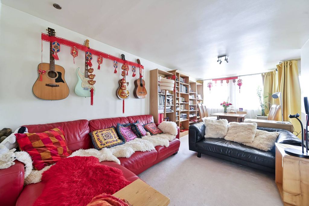 Property photo 2 of 17
