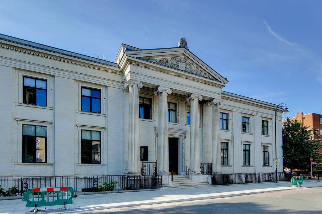 Property photo 1 of 9