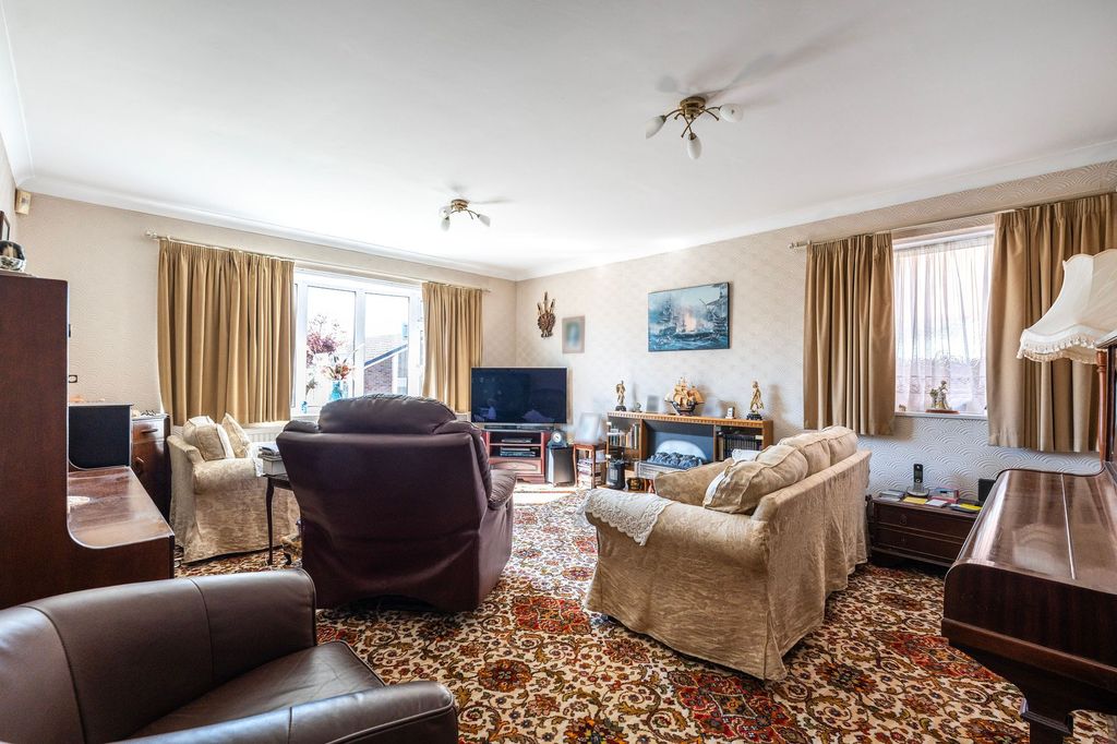 Property photo 3 of 18