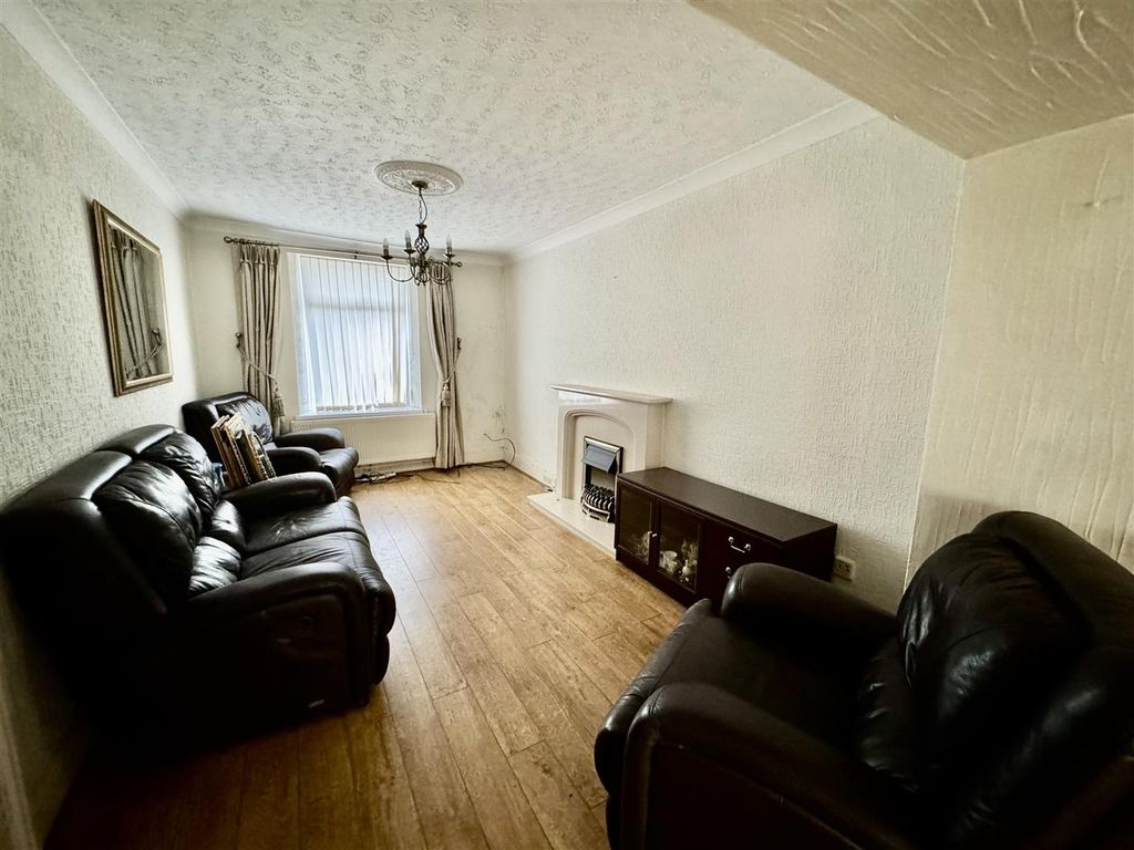 Property photo 2 of 21 Sitting Room