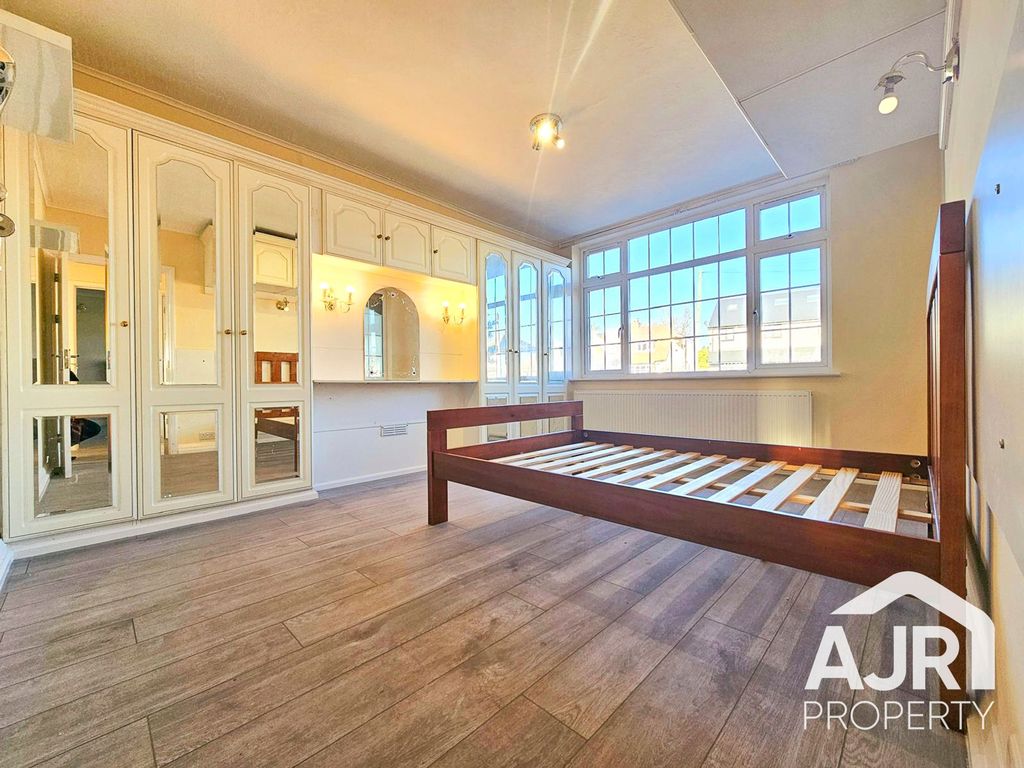 Property photo 1 of 4