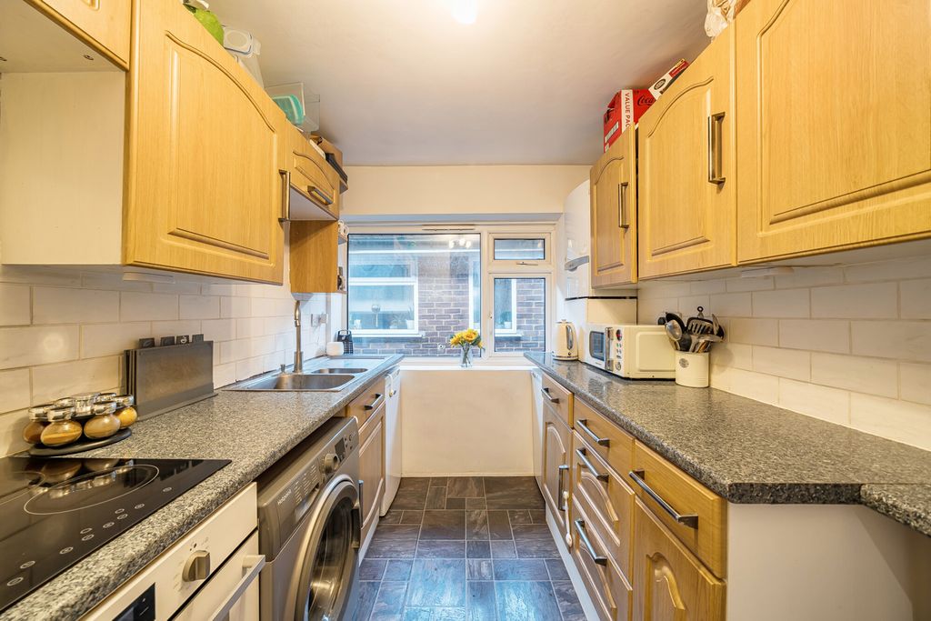 Property photo 3 of 10 1383736-2-6929c00...