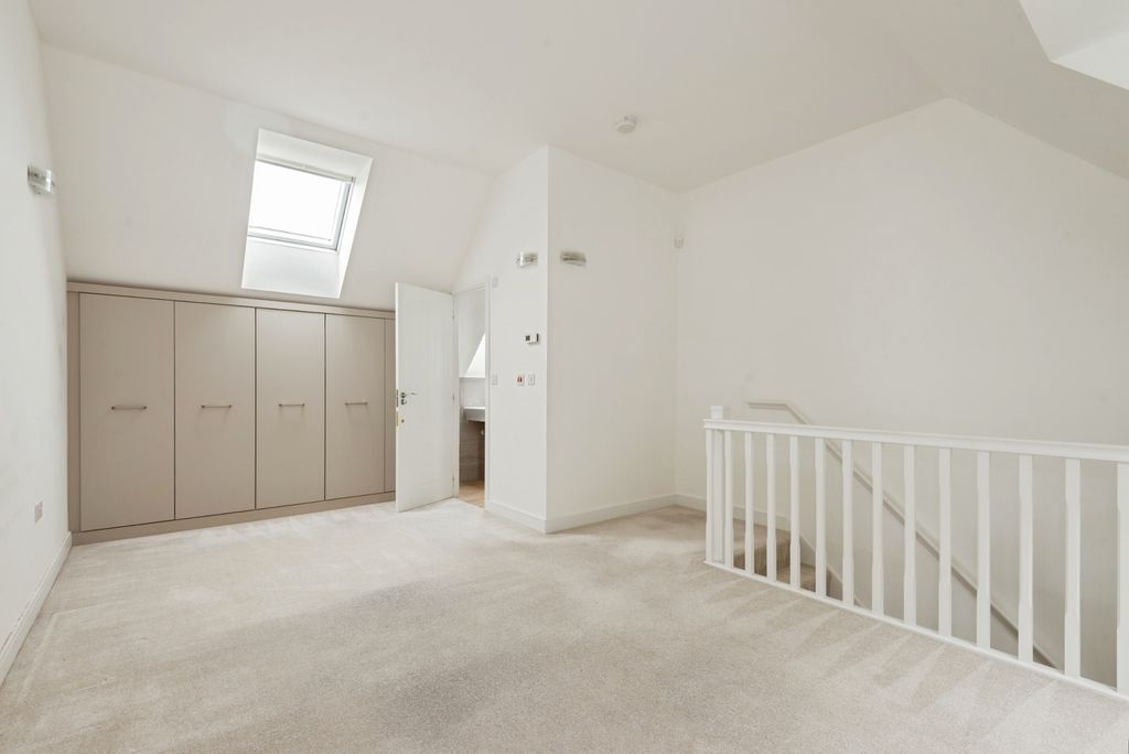 Property photo 3 of 13 Photo