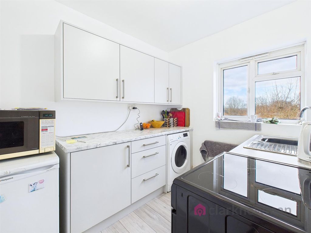 Property photo 2 of 9 Kitchen