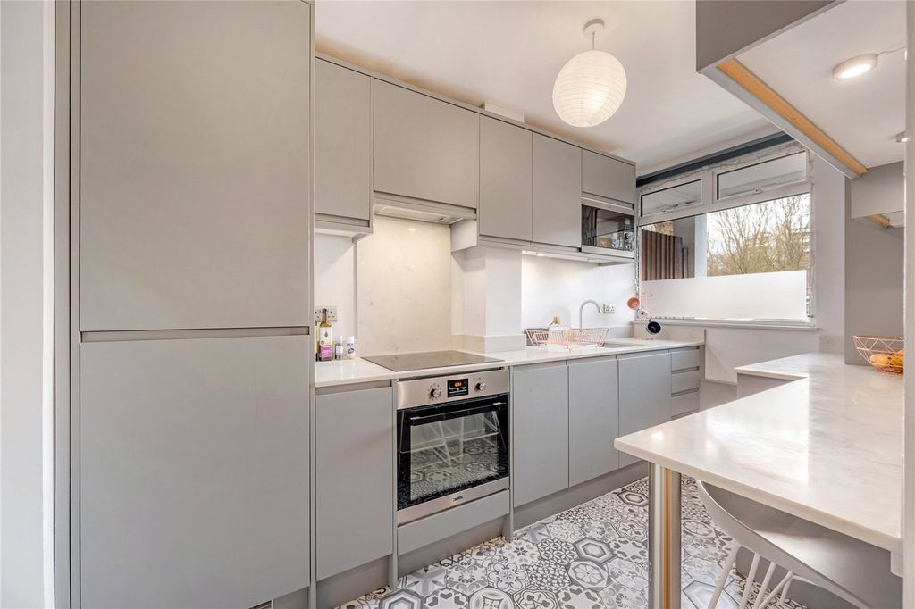 Property photo 2 of 11 Kitchen