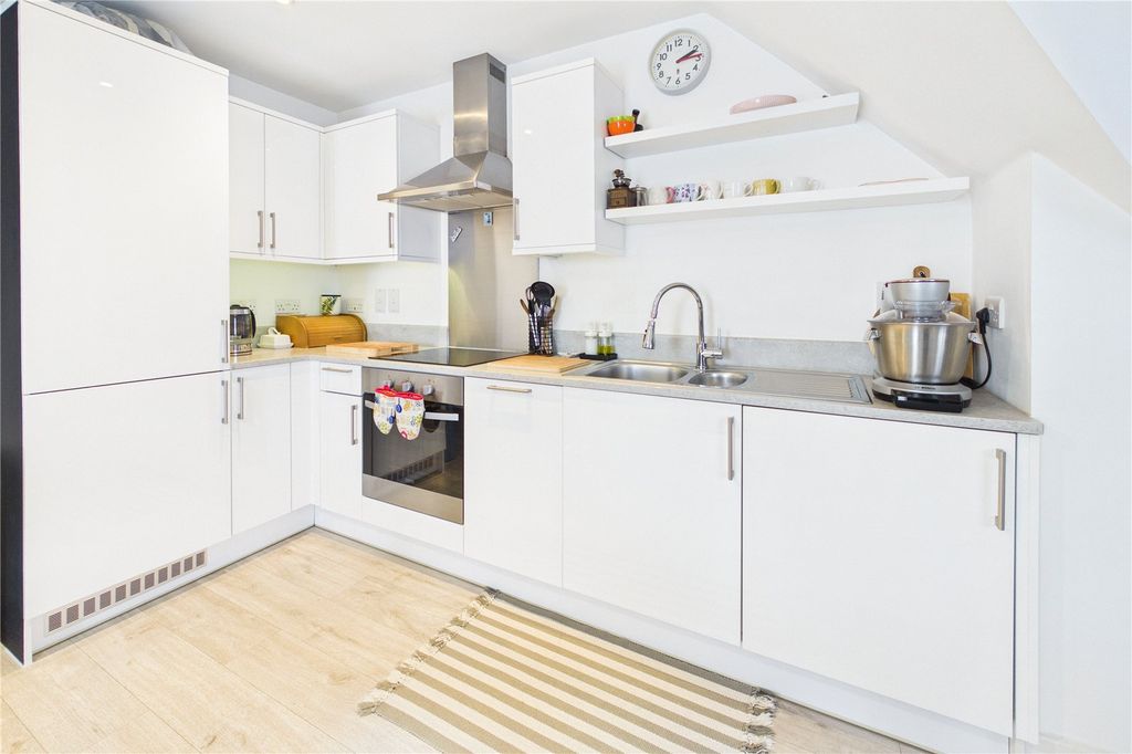 Property photo 3 of 12 Kitchen