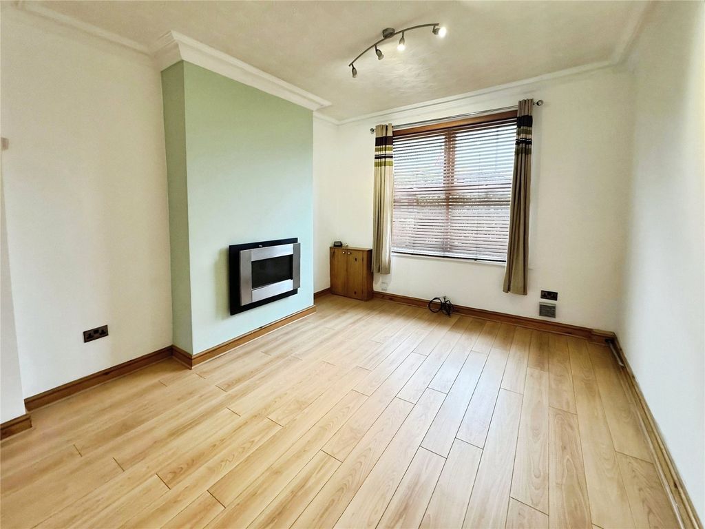 Property photo 2 of 13 Picture No. 15