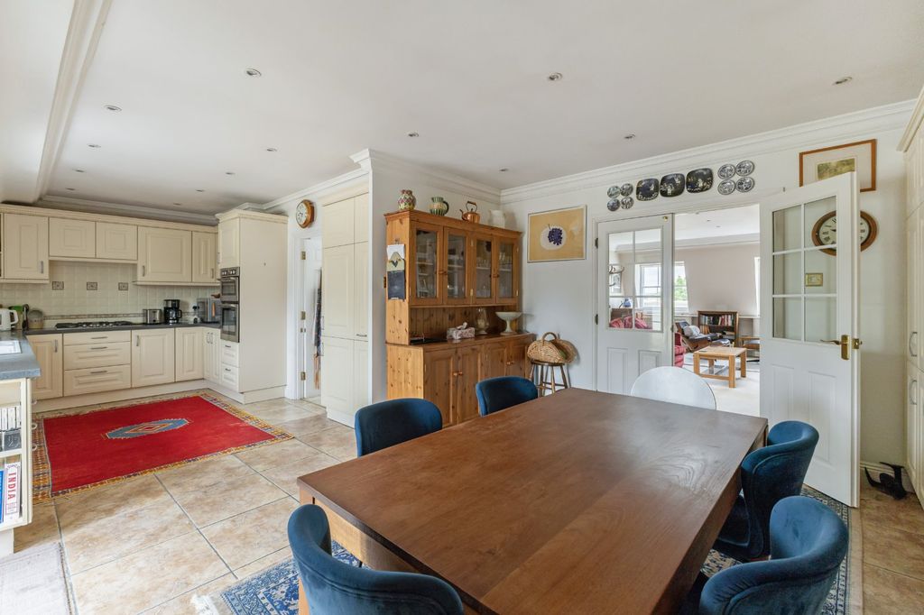 Additional image 3 of 3 bed flat for saleThe Broad Walk, Imperial Square, Cheltenham, Gloucestershire GL50