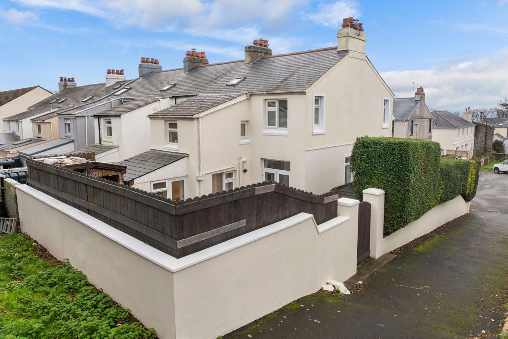 Property photo 2 of 27