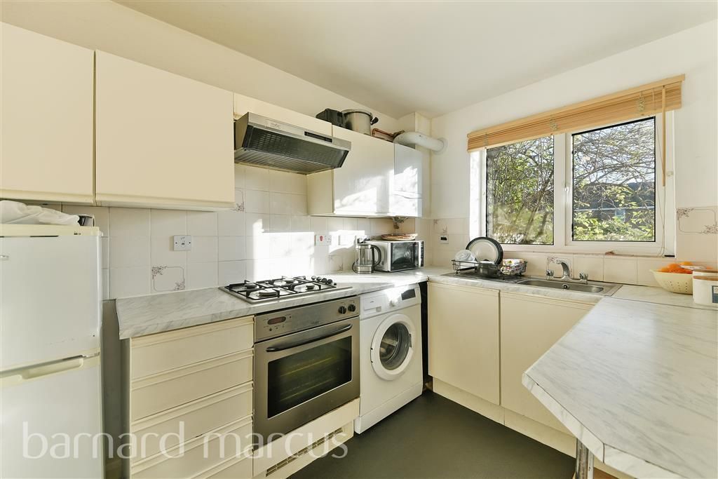 Property photo 2 of 7 Kitchen