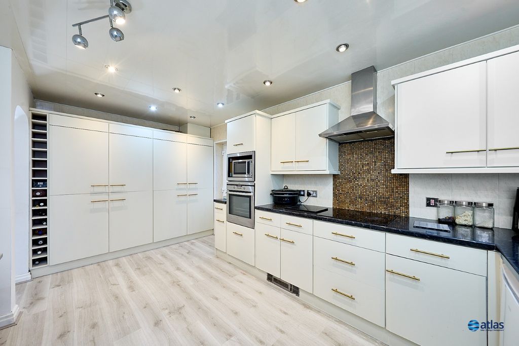 Property photo 2 of 26 Kitchen