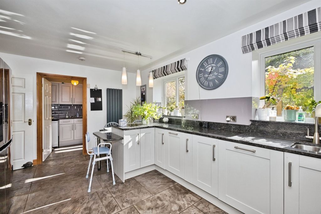 Property photo 2 of 30