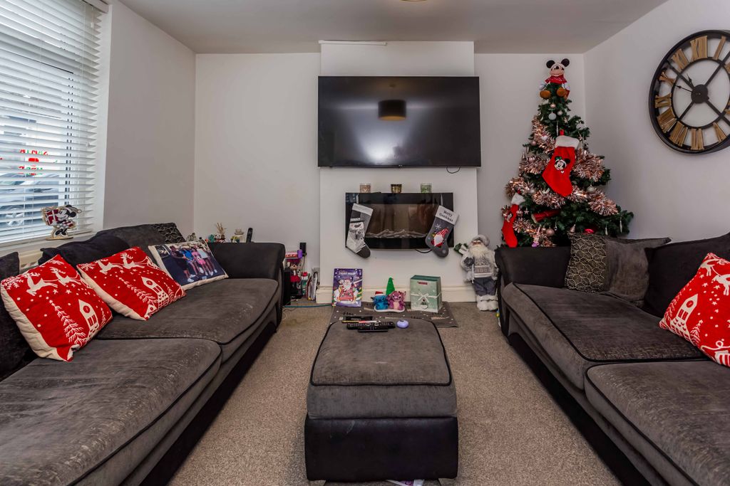 Property photo 3 of 22
