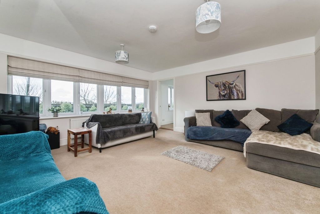 Property photo 3 of 27 Pbox-Img.Jpg