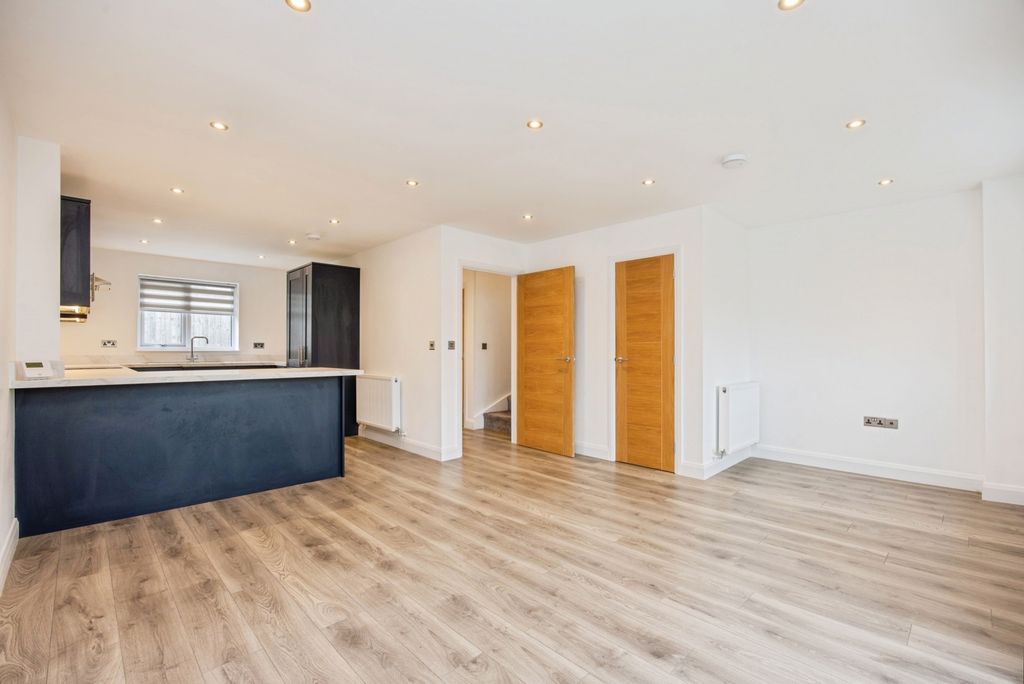 Property photo 2 of 20 Pbox-Img.Jpg