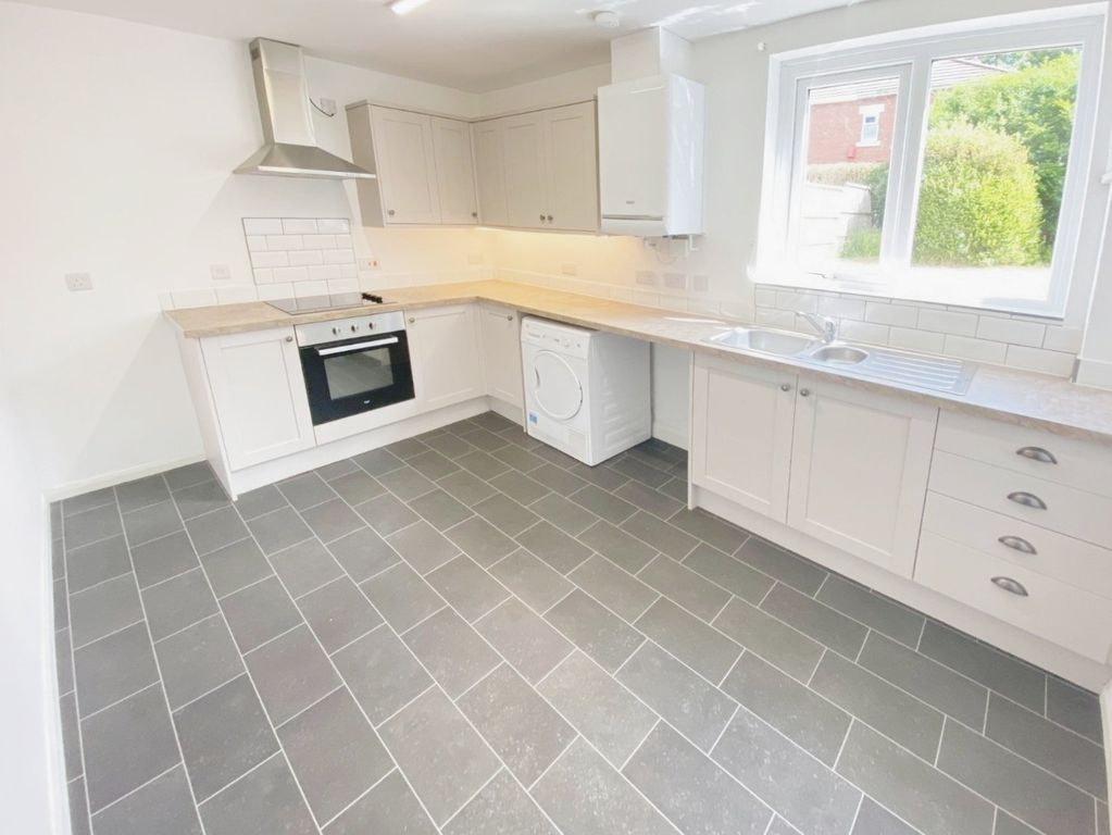 Property photo 2 of 17 Kitchen