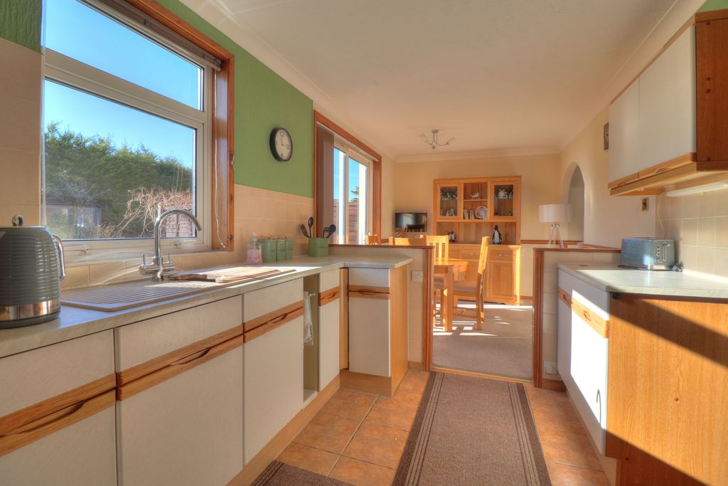 Property photo 2 of 23 Kitchen/Diner