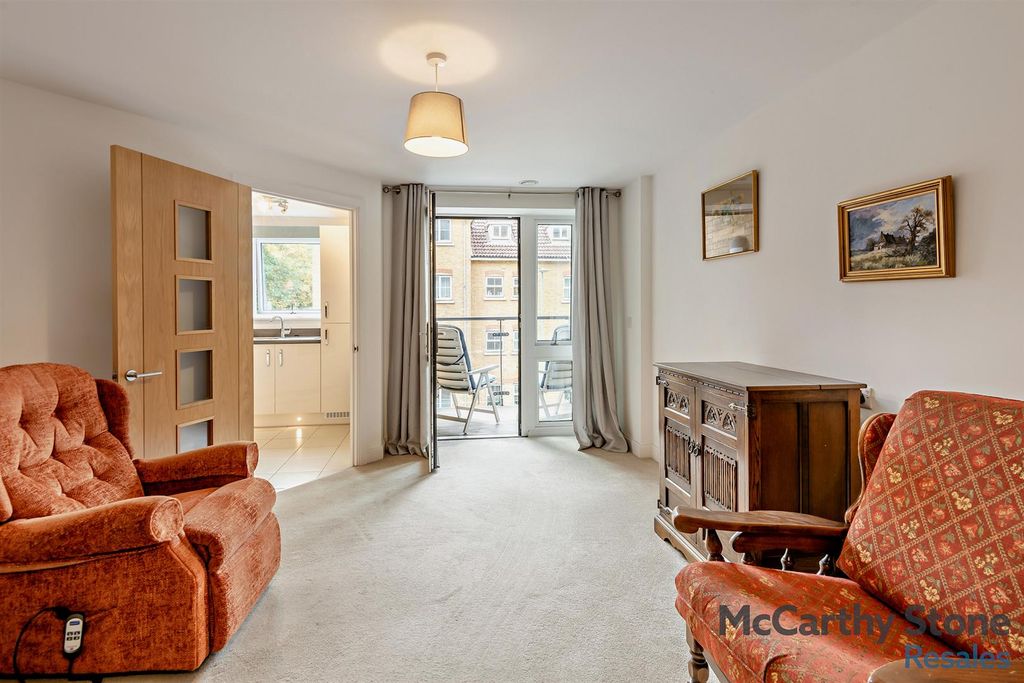 Additional image 5 of 2 bed flat for saleEdward House, Peggs Lane, Gascoyne Way, Hertford SG13