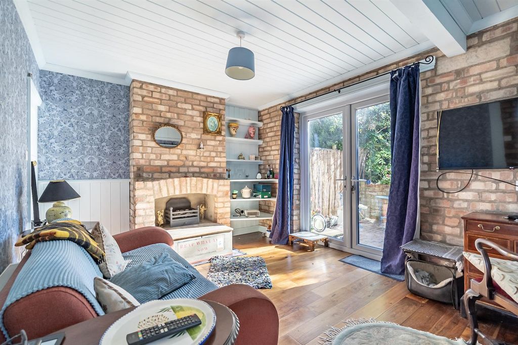 Property photo 2 of 16 Living Room