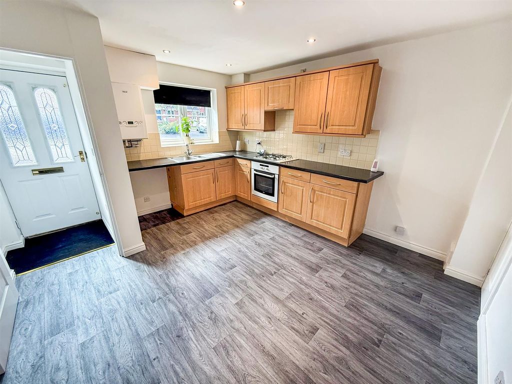 Property photo 2 of 11 Kitchen/ Dining Room
