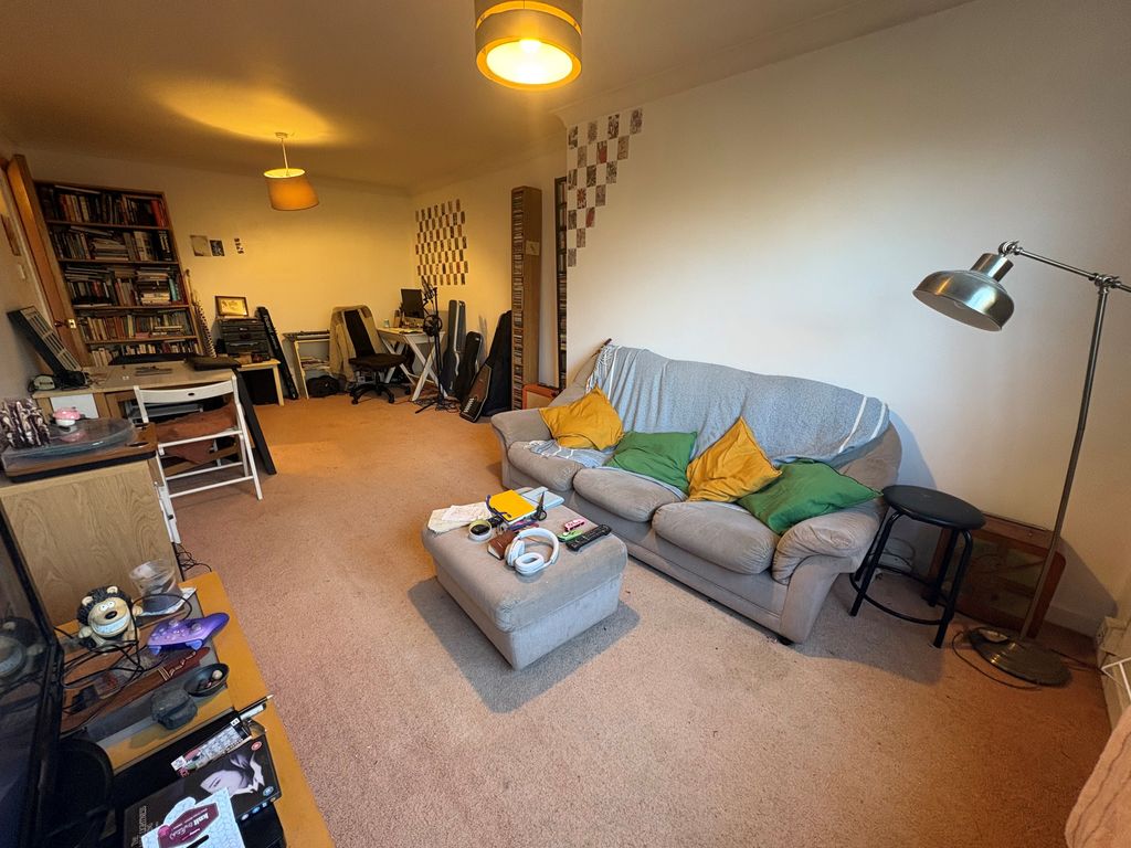 Property photo 3 of 6 Balcony