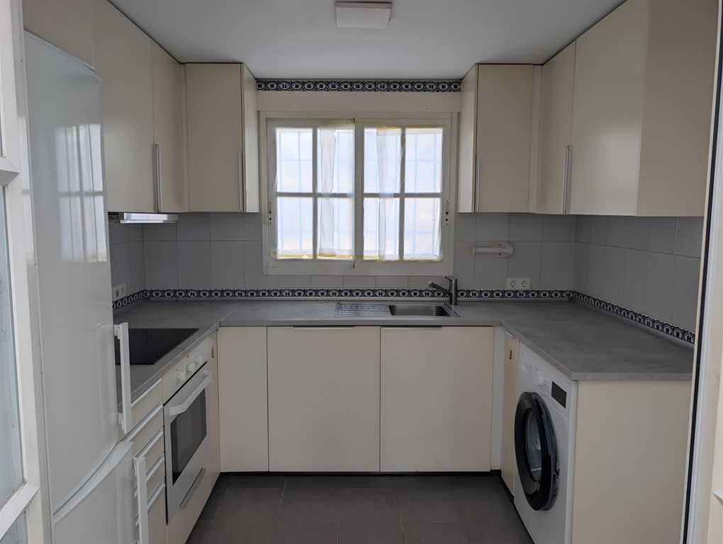 Property photo 2 of 32