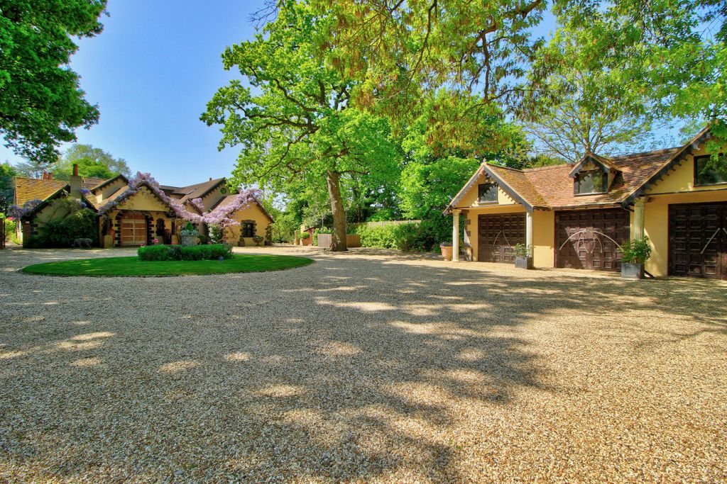 Property photo 2 of 35