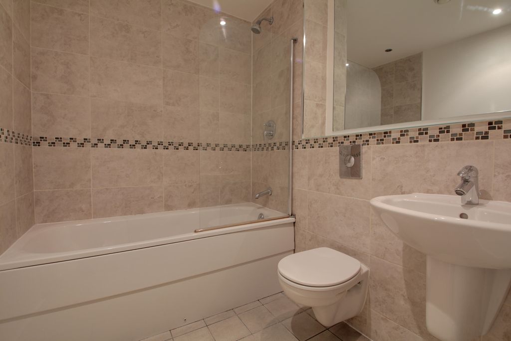 Property photo 3 of 10 Bathroom