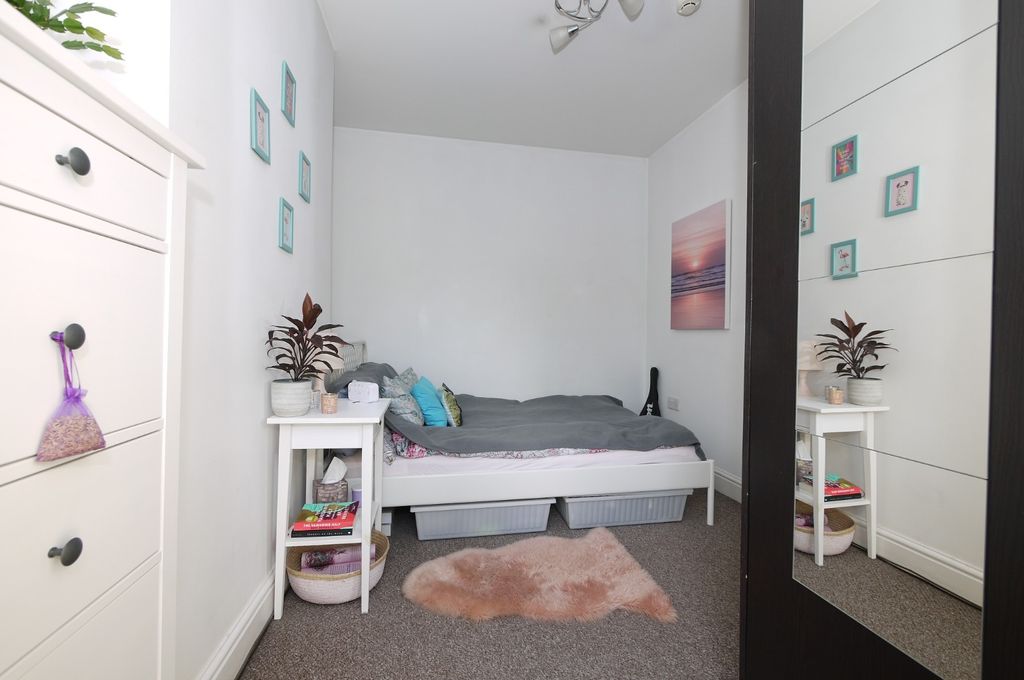 Property photo 3 of 7 843973