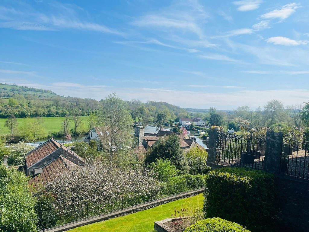 Property photo 3 of 25