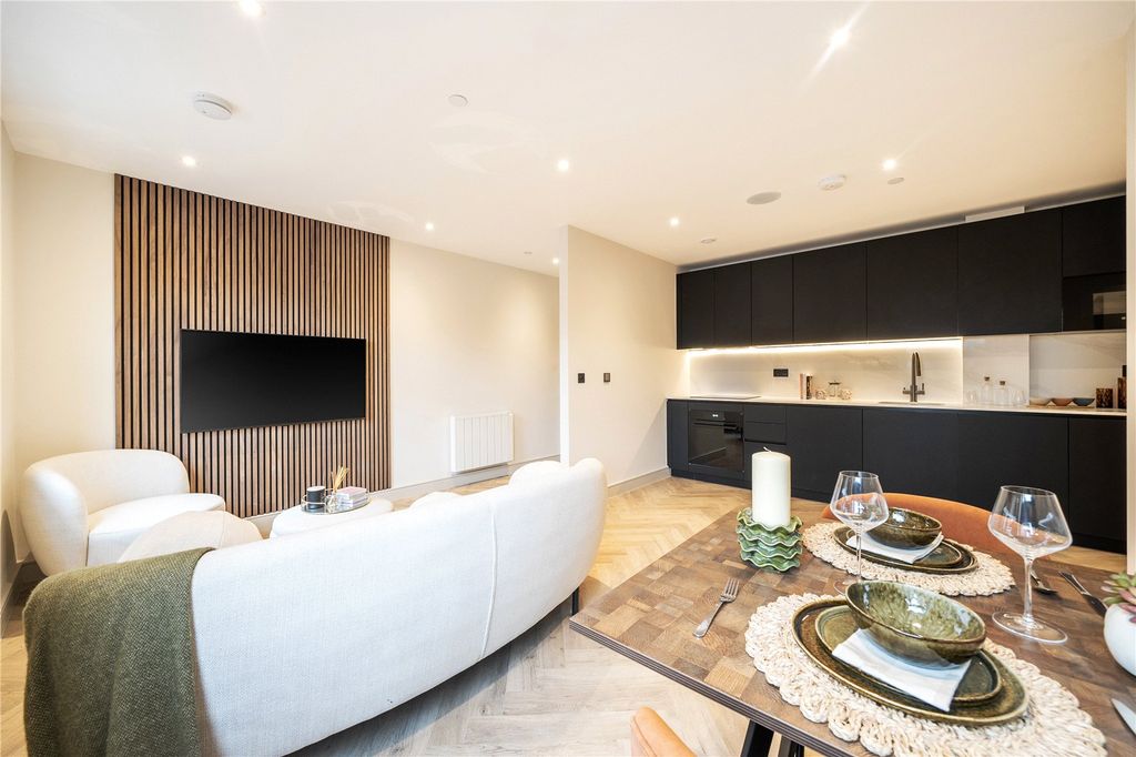 Property photo 1 of 7 Living/Dining