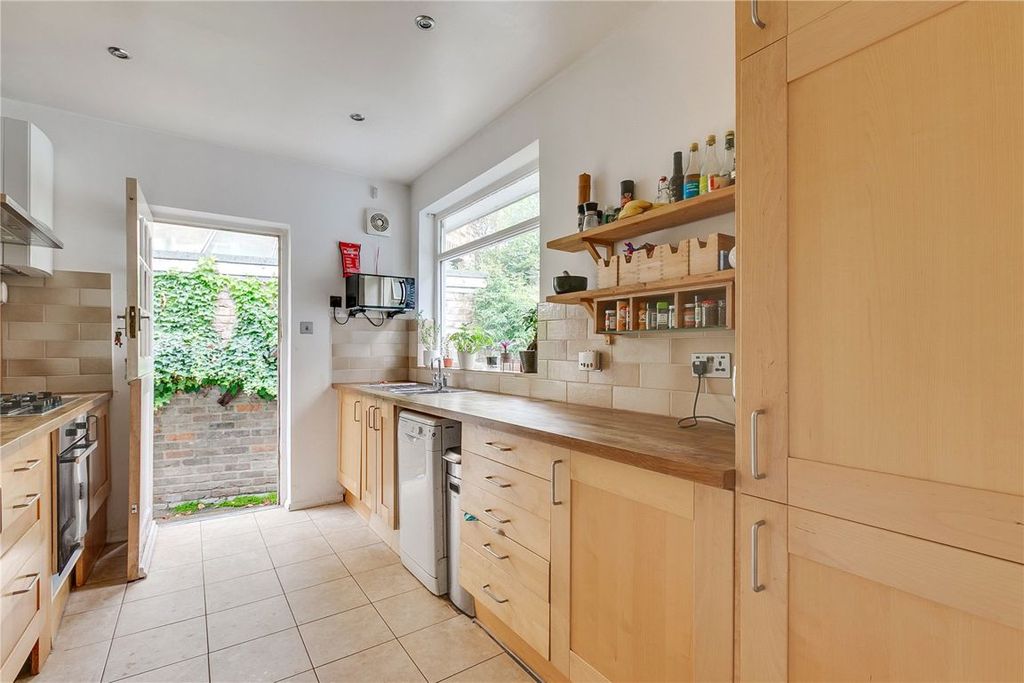 Property photo 2 of 6