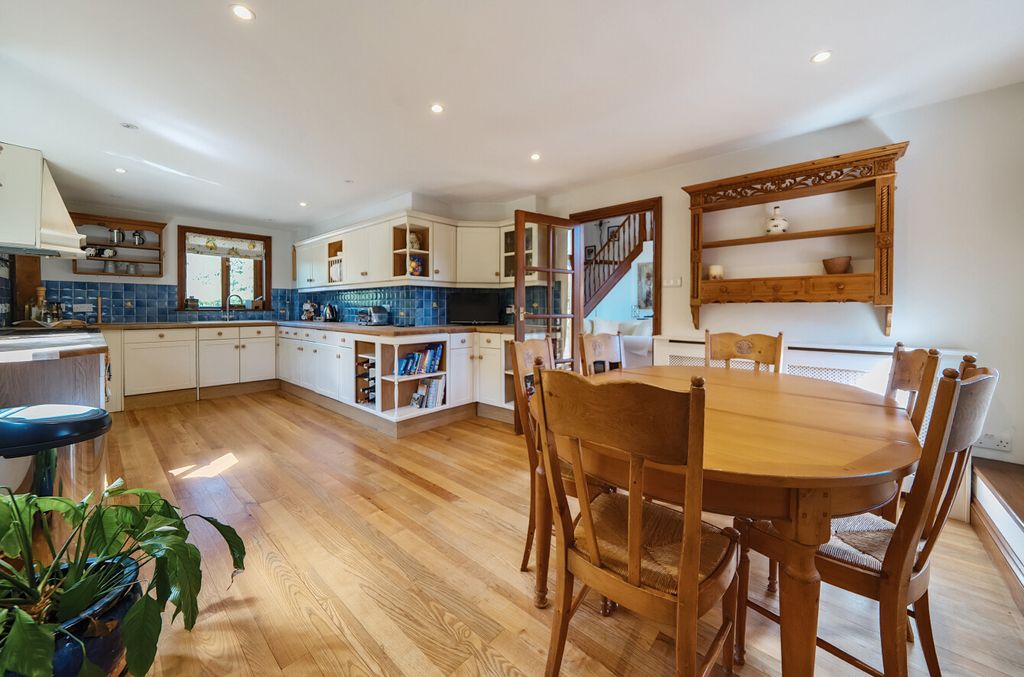 Property photo 3 of 16 1340451-12-689E0F...