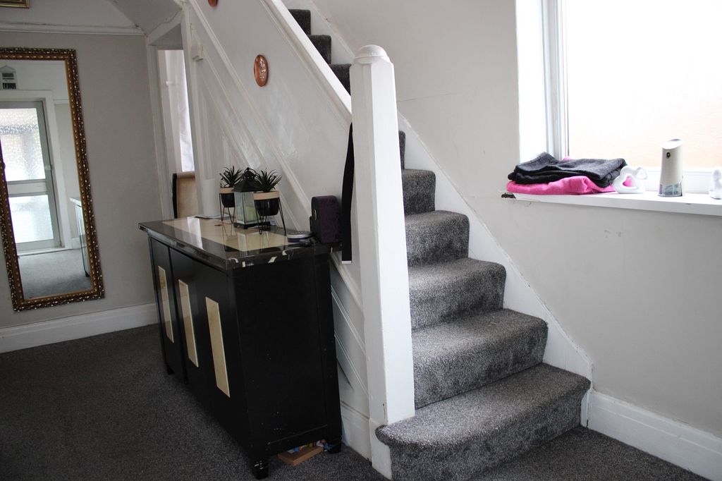 Property photo 2 of 17 Hall