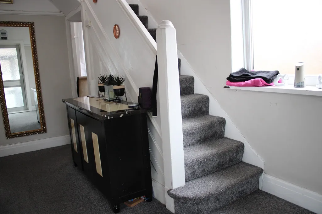 House in Manchester, Chorlton-cum-Hardy, Greater Manchester - More